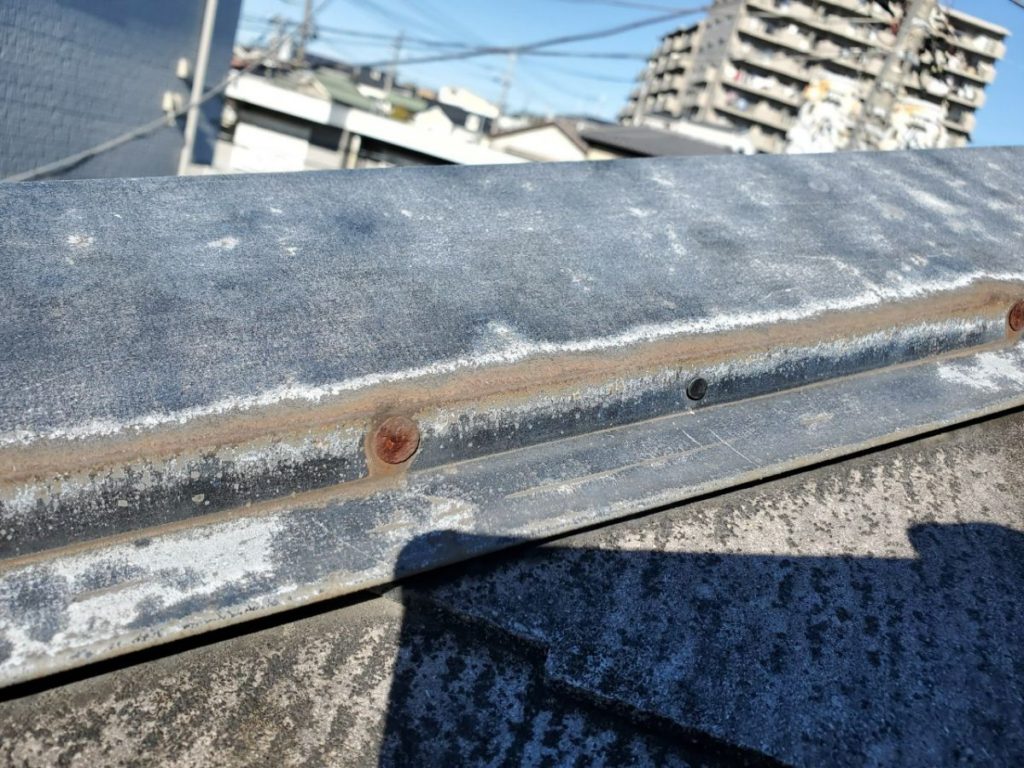 屋根板金錆が発生しています。