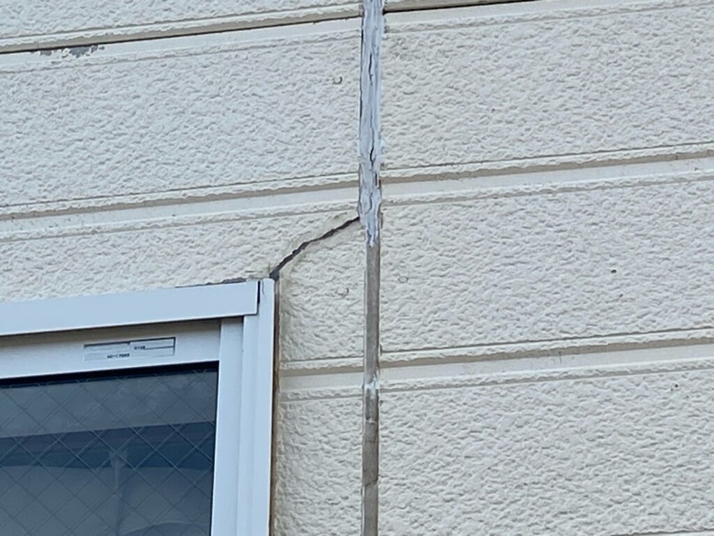 外壁クラックが発生しています。