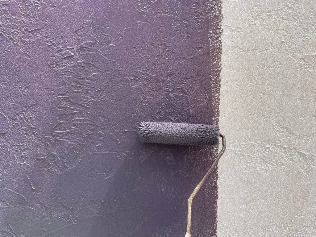 外壁上塗り一回目。