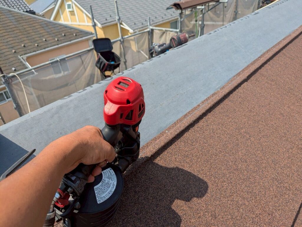 屋根本体工事。