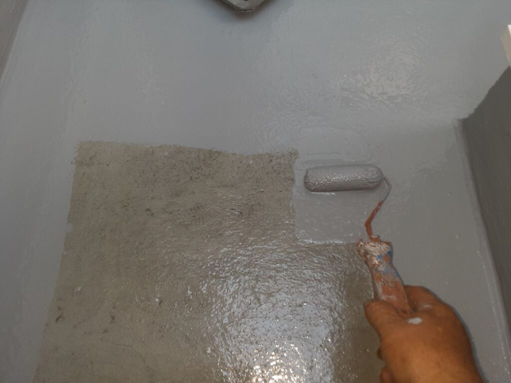 バルコニー上塗り。