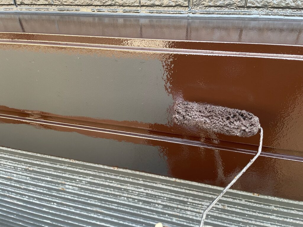 シャッタBOX上塗り一回目。