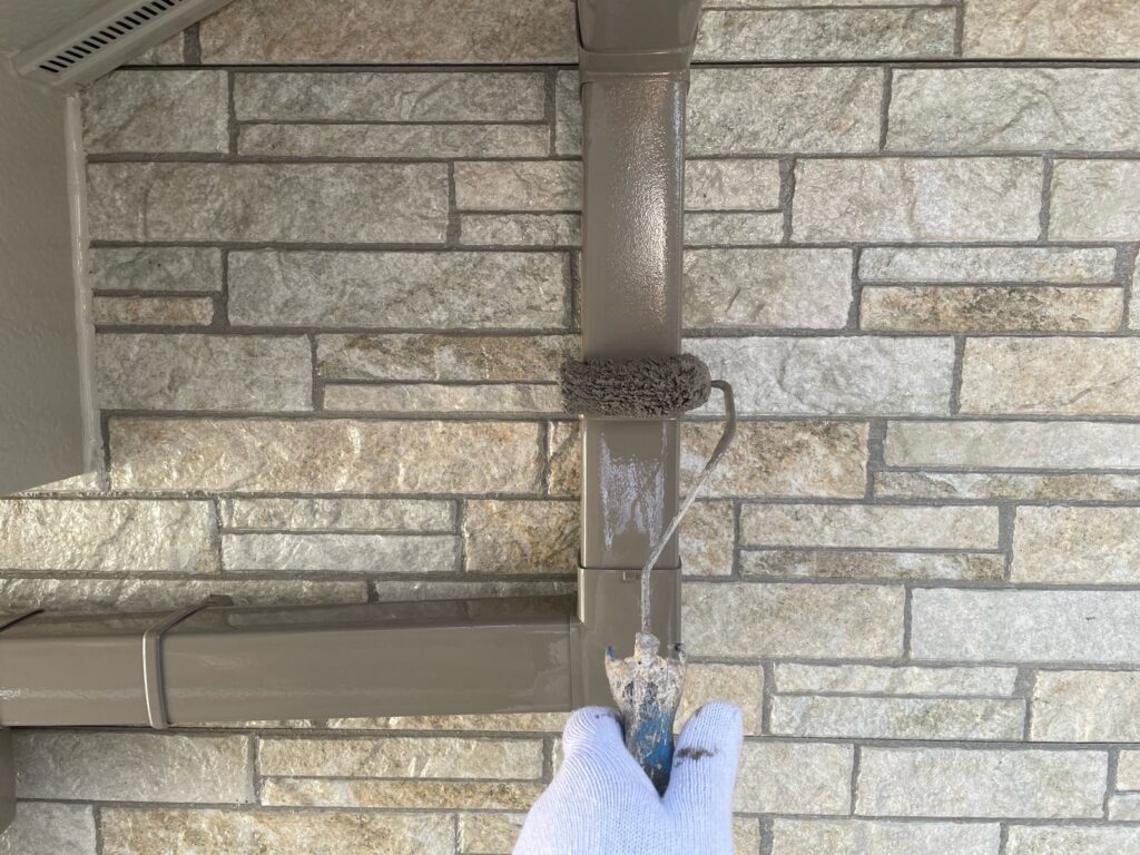 雨樋上塗り二回目。