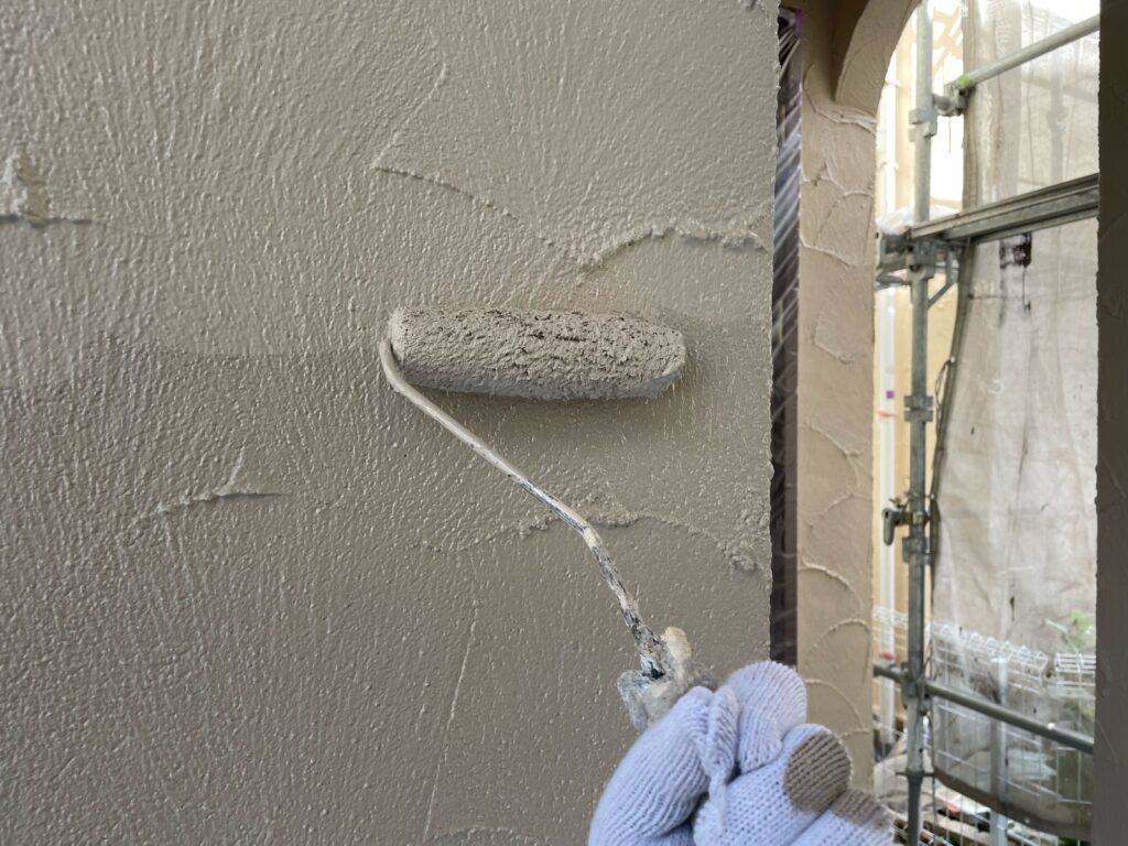 外壁上塗り二回目。