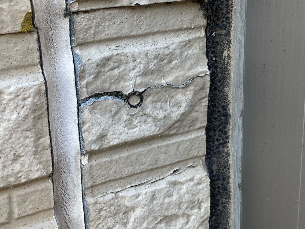 外壁クラックが発生しています。