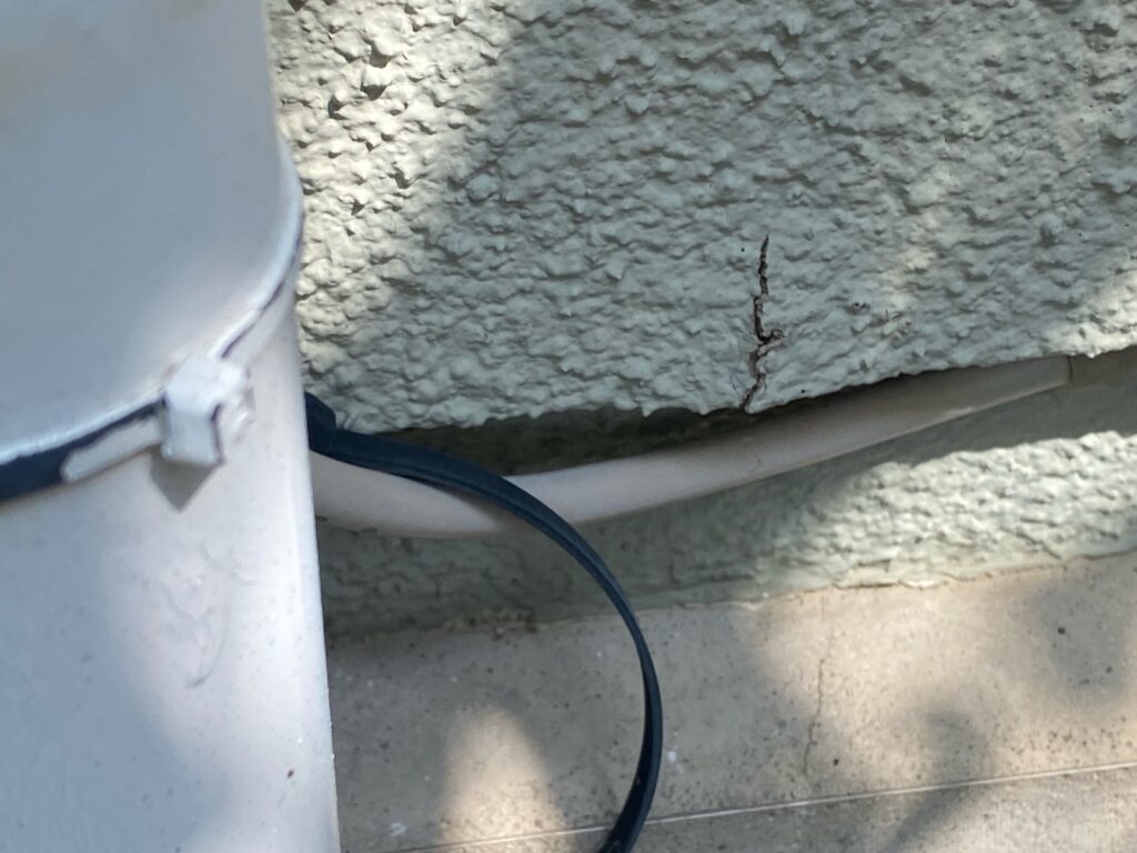 外壁クラックが発生しています。