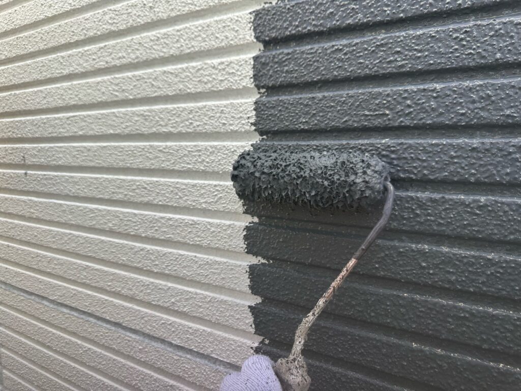 外壁上塗り一回目。