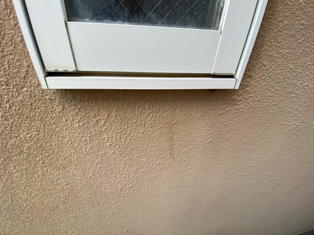 外壁クラックが発生しています。