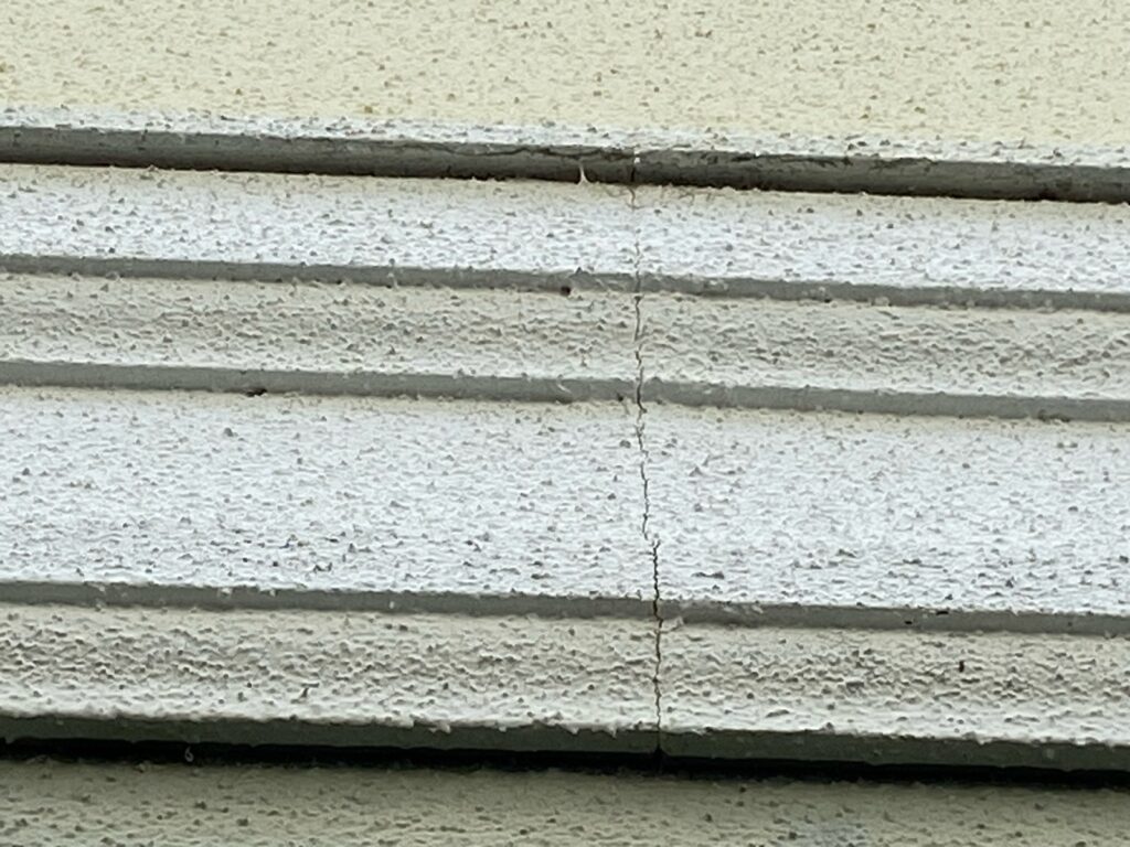 幕板クラックが発生しています。