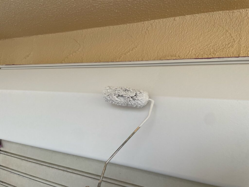 シャッターBOX上塗り二回目。