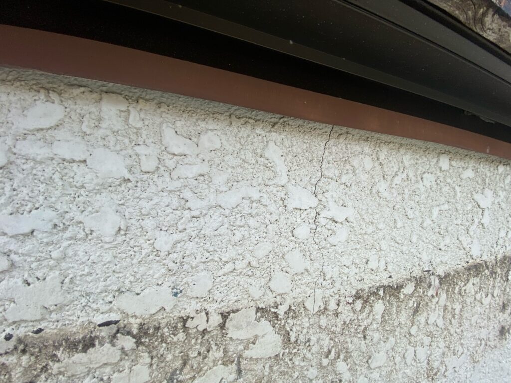 外壁クラックが発生しています。
