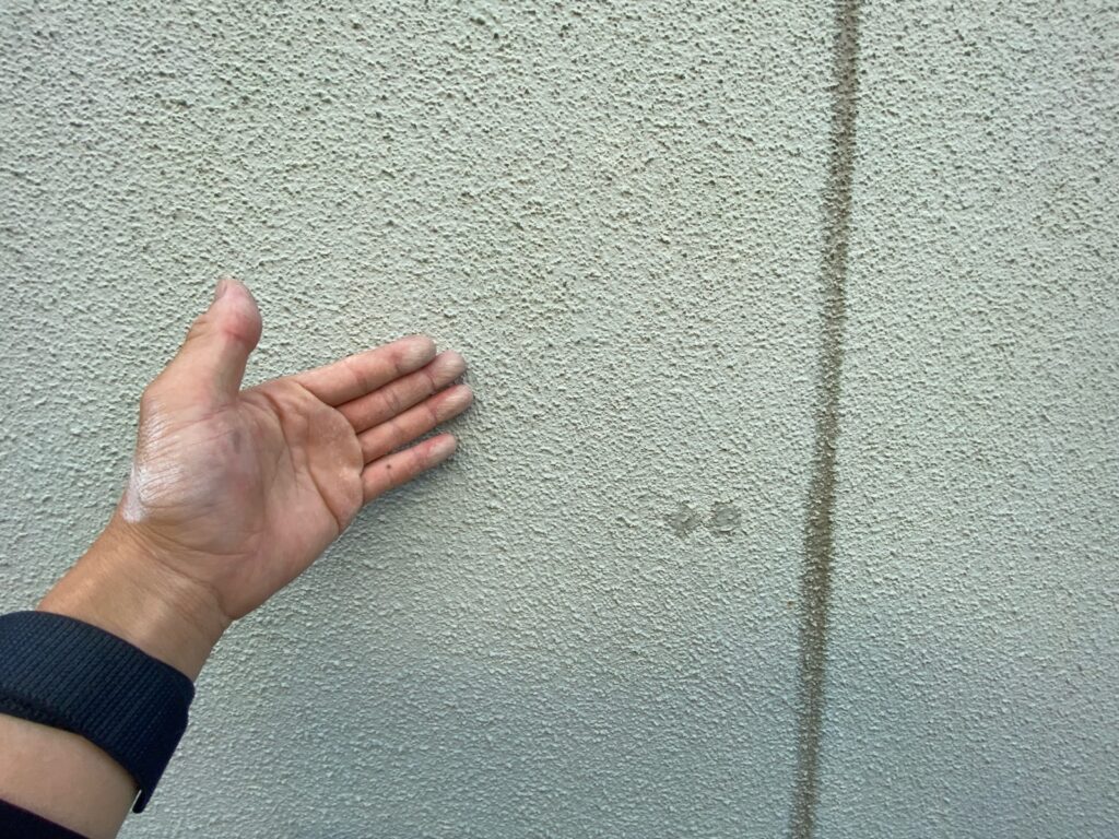 外壁チョーキングが発生しています。