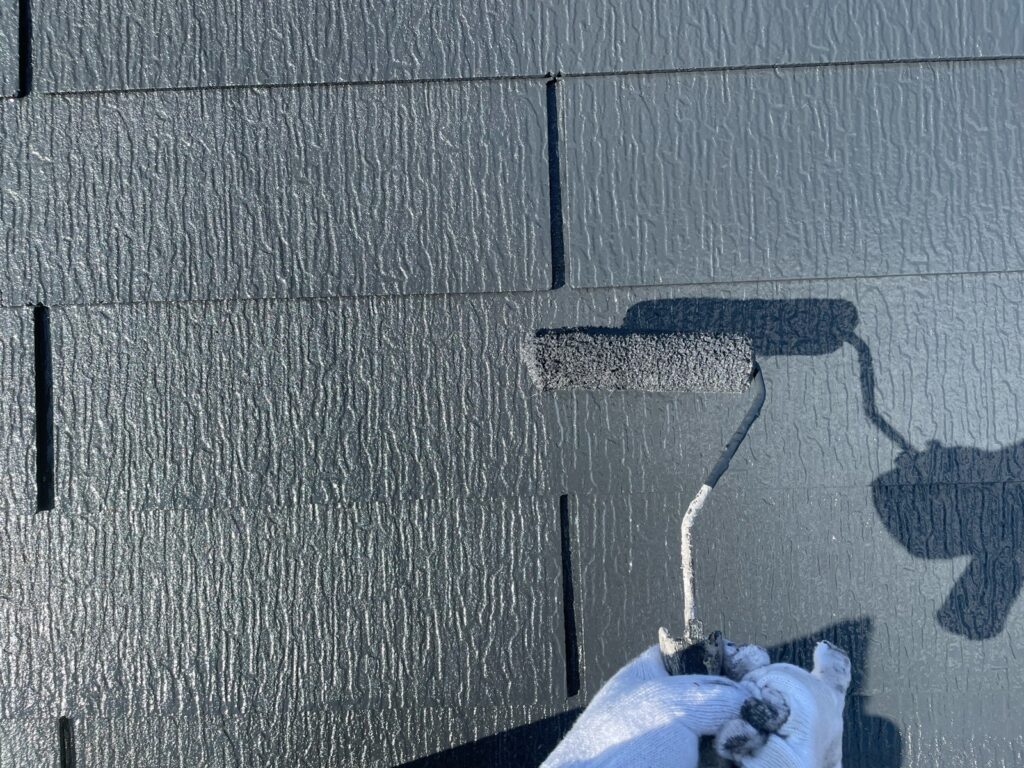 屋根上塗り二回目。