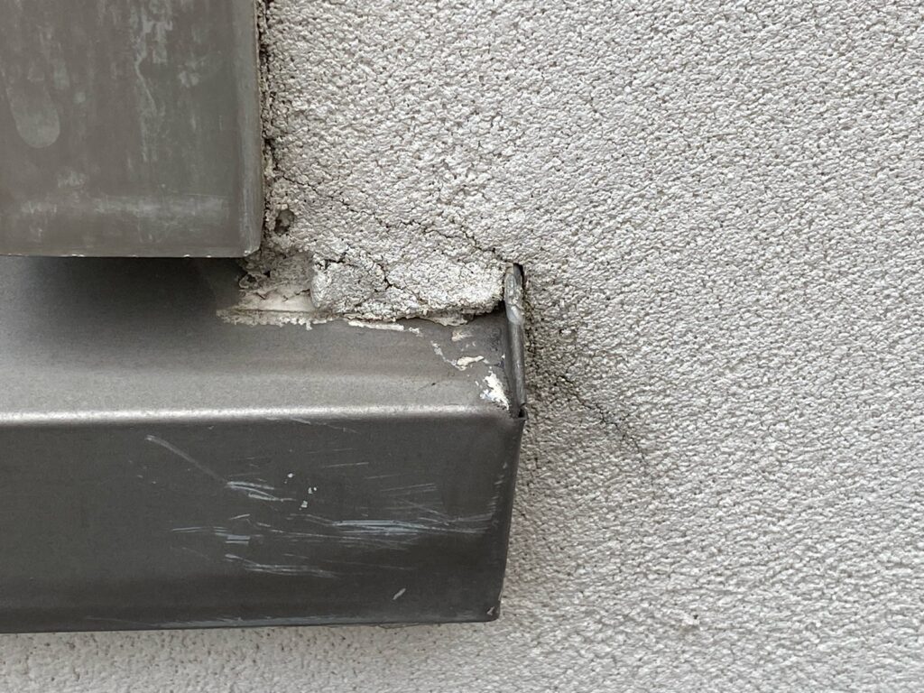 外壁クラックが発生しています。