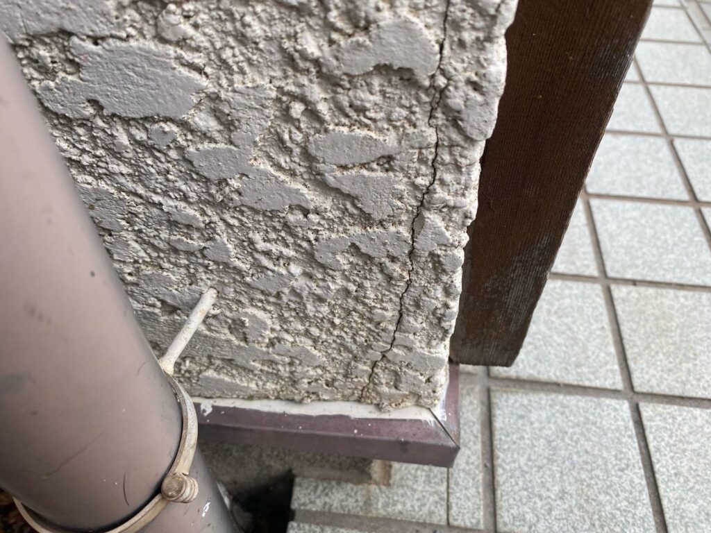 外壁クラックが発生しています。