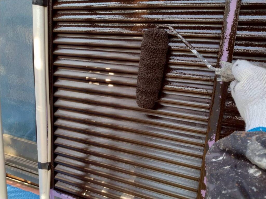 雨戸上塗り二回目。