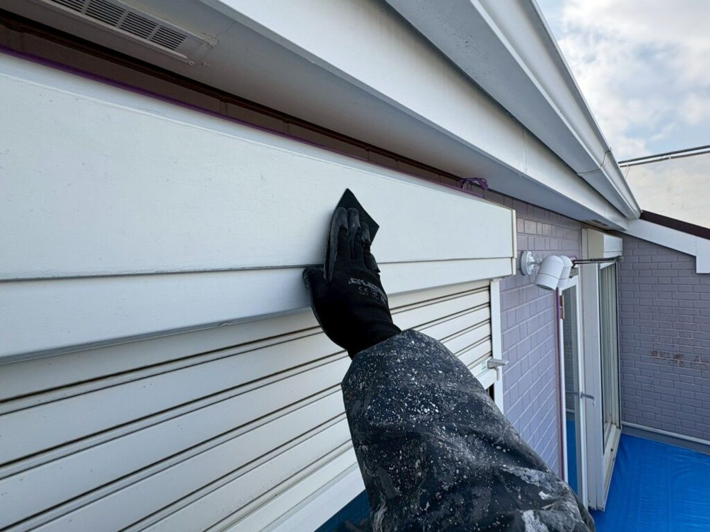 シャッターBOX下地処理。