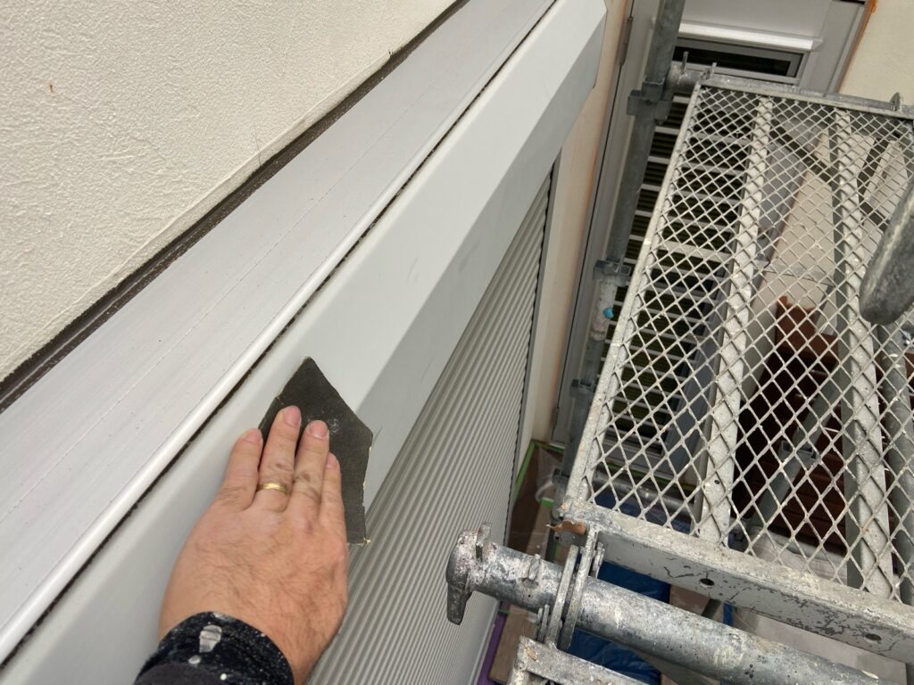 シャッターBOX下地処理。